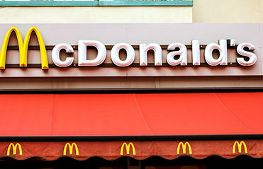 《向麥當勞學供應鏈管理》餐廳使用鏈條傳送漢堡，背后揭示了怎樣的商業模式變化？