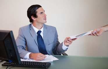 接手同事的客户,等于给自己挖陷阱